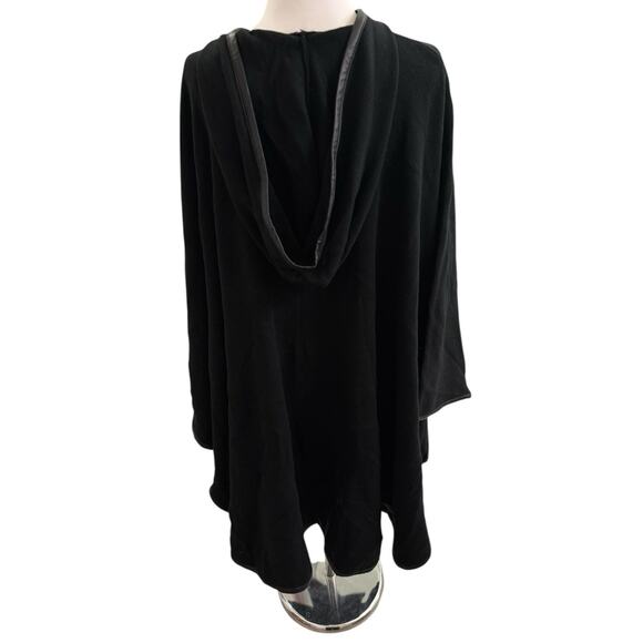 Patricia Nash Cape Poncho Vegan Leather Trim Ornate Metal Clasp Black OS NEW - Picture 9 of 13